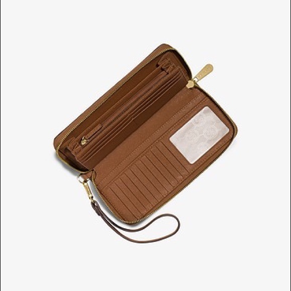 Michael Kors Wallet - Picture 9 of 9